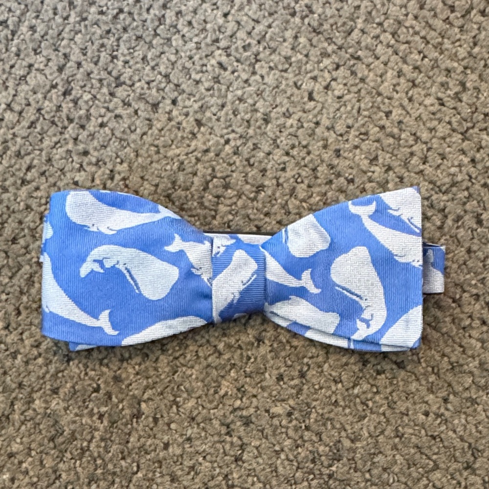 OoOTIE Stylish Adjustable Blue Whale Patterned Bow Tie